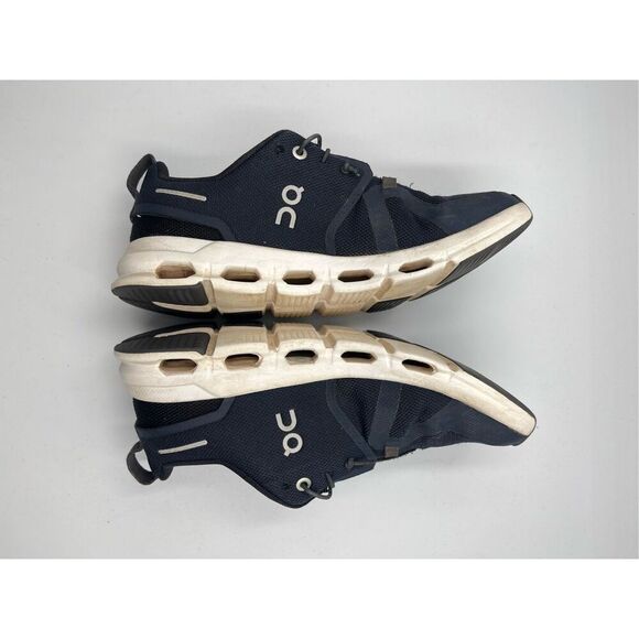 ON Cloud Sneakers Boys Youth Size US 5.5 Navy/Midnight EU 38 Swiss Engineering - Picture 8 of 13